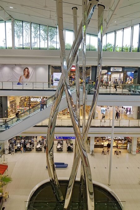 Unpacking the Influence of Popular NFT Hashtags on Collectors and Artists